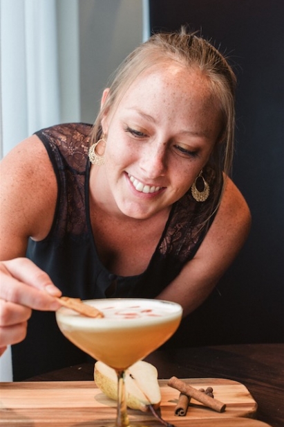 gabby saul puts finished touch on craft cocktail in ponte vedra florida