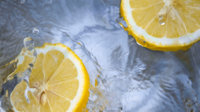 lemons in water