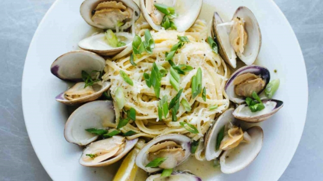 Catch 27 Clams and linguine