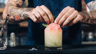 Cocktail snowcone with gin and beer